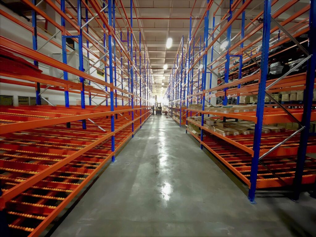 Carton flow system for FIFO warehouse picking and storage
