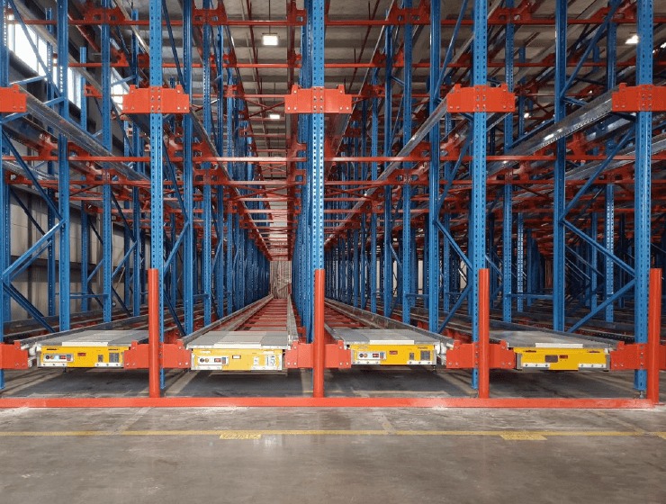 Shuttle racking system with automated pallet shuttle carts in warehouse
